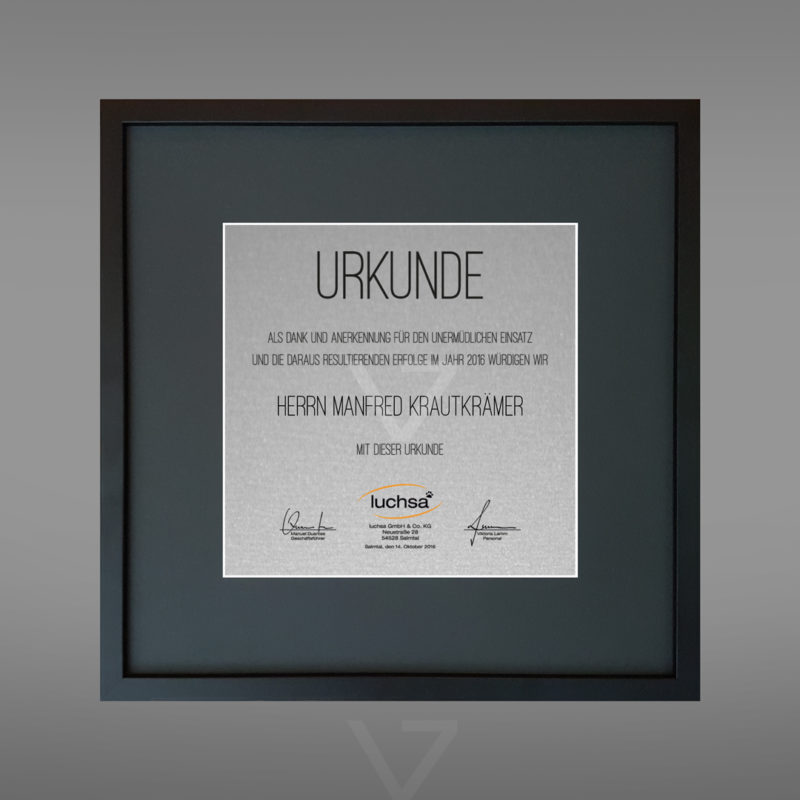 Edle Urkunde im Maß 42 x 42 cm